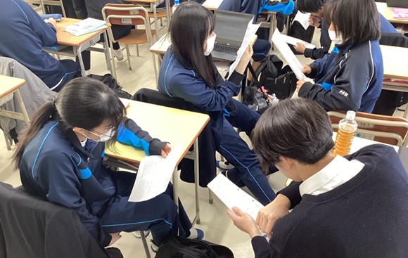 ペアでの音読活動の様子