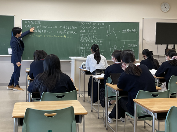 講義・問題の解説は板書で行う